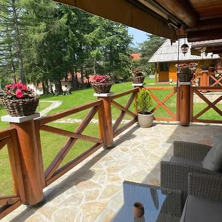 Brvnare Park Borova Chalet